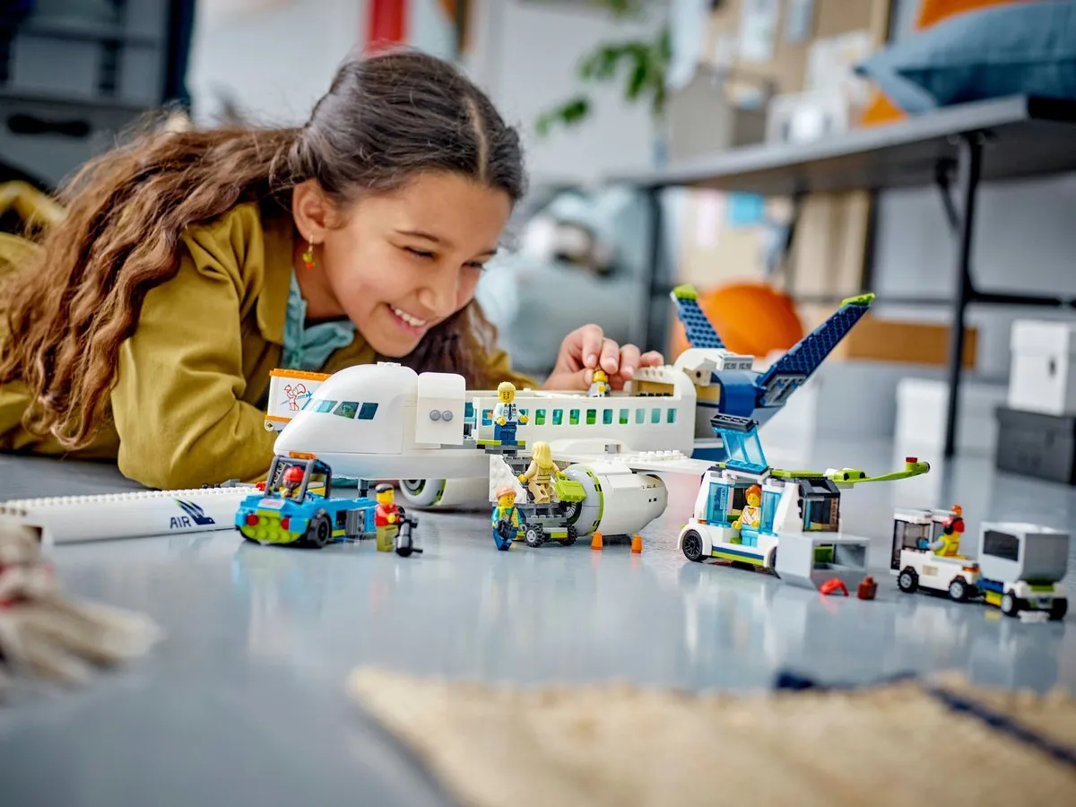 LEGO City Passagiersvliegtuig 60367 - 913 Stukken