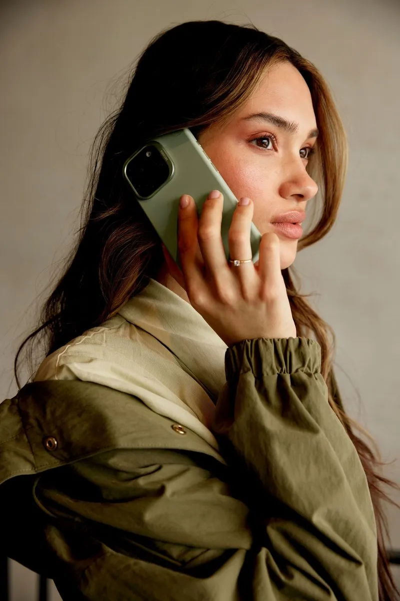 Decoded D24SI16PJG Siliconen Hoesje iPhone 16 Pro - Jade Groen - afbeelding 6 van 6