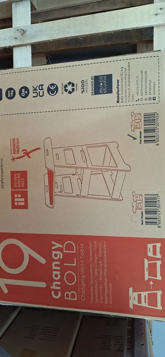 Mamatoyz Changy Bold verzorgingstafel en tafeltje met stoeltje in één - 2 in 1 - berken hout