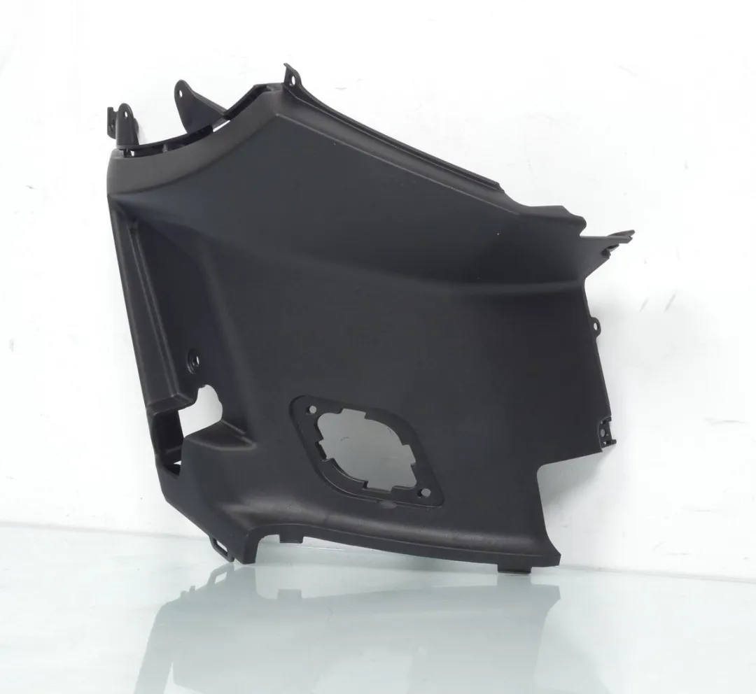 Cache latéral droit origine pour Scooter Peugeot 50 Streetzone 10 Pouces 2013 à 2017 1177918000 / 779180 / Noir Neuf