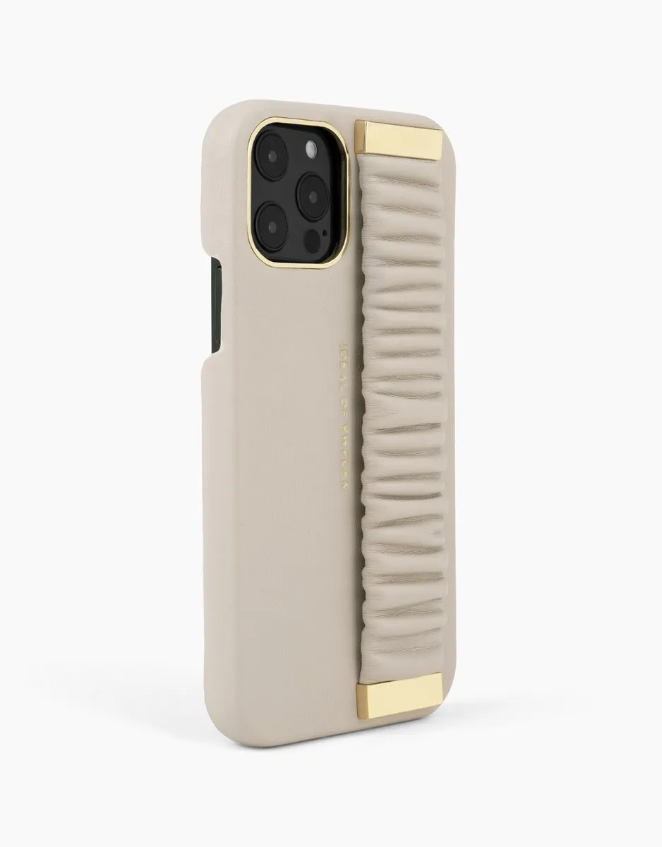 iDeal of Sweden Statement Case Top-Handle iPhone 12/12 Pro Ruffle Cream