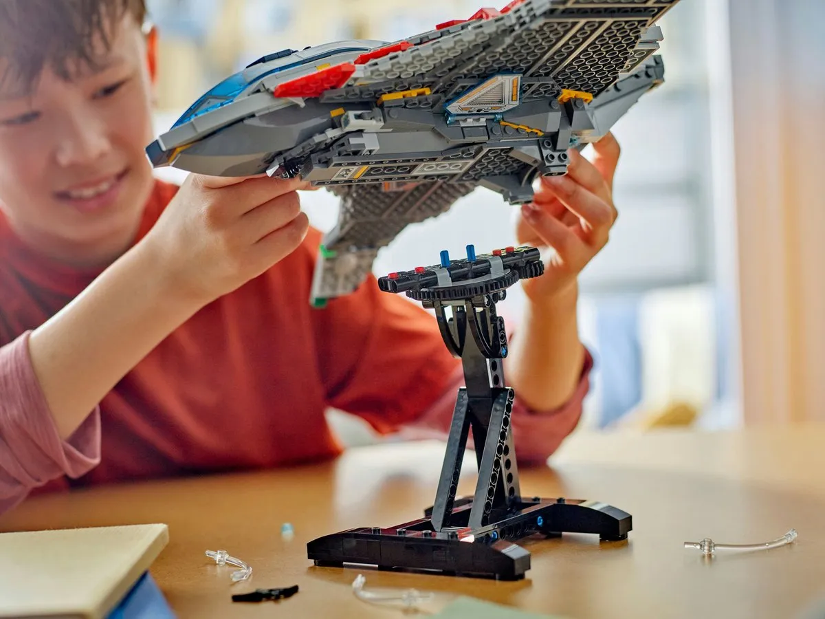 LEGO Marvel Avengers Age of Ultron Quinjet 76325 - 1131 Stukken