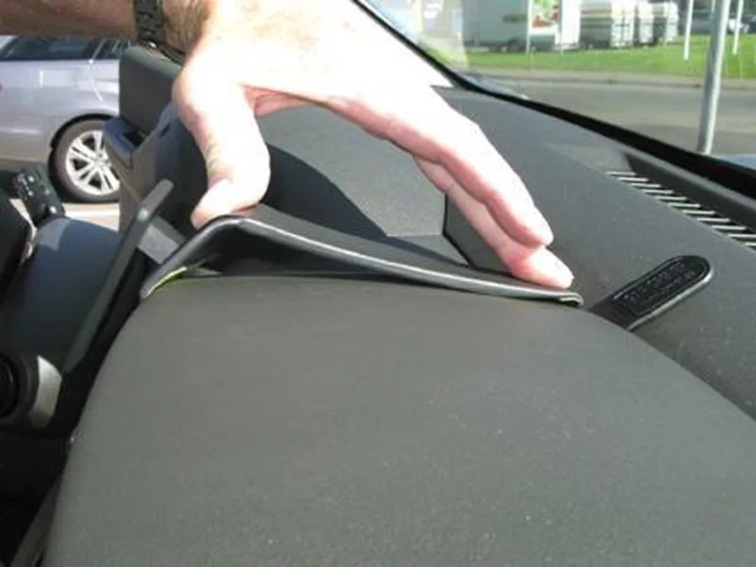 Brodit Center Mount voor Nissan Navara 11- - Zwart