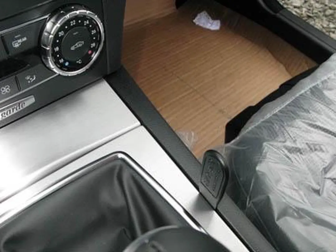 Brodit Console Mount Mercedes C-Klasse 11- 834616 - Zwart - afbeelding 5 van 6