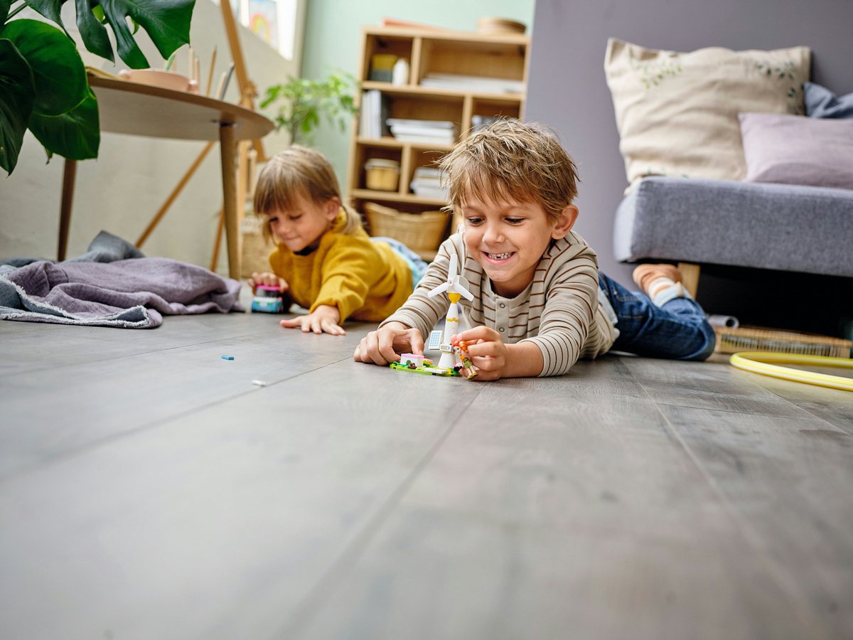 LEGO 41443 Friends Olivia's elektrische auto Set met Olivia en Mia Mini Poppetjes, Educatief Speelgoed voor Meisjes en Jongens vanaf 6 Jaar