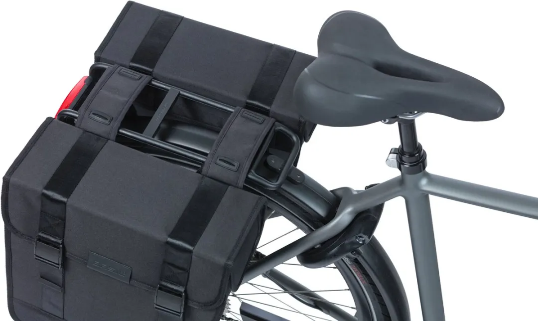 Basil Tour Dubbele Fietstas 28L - Zwart - afbeelding 6 van 6