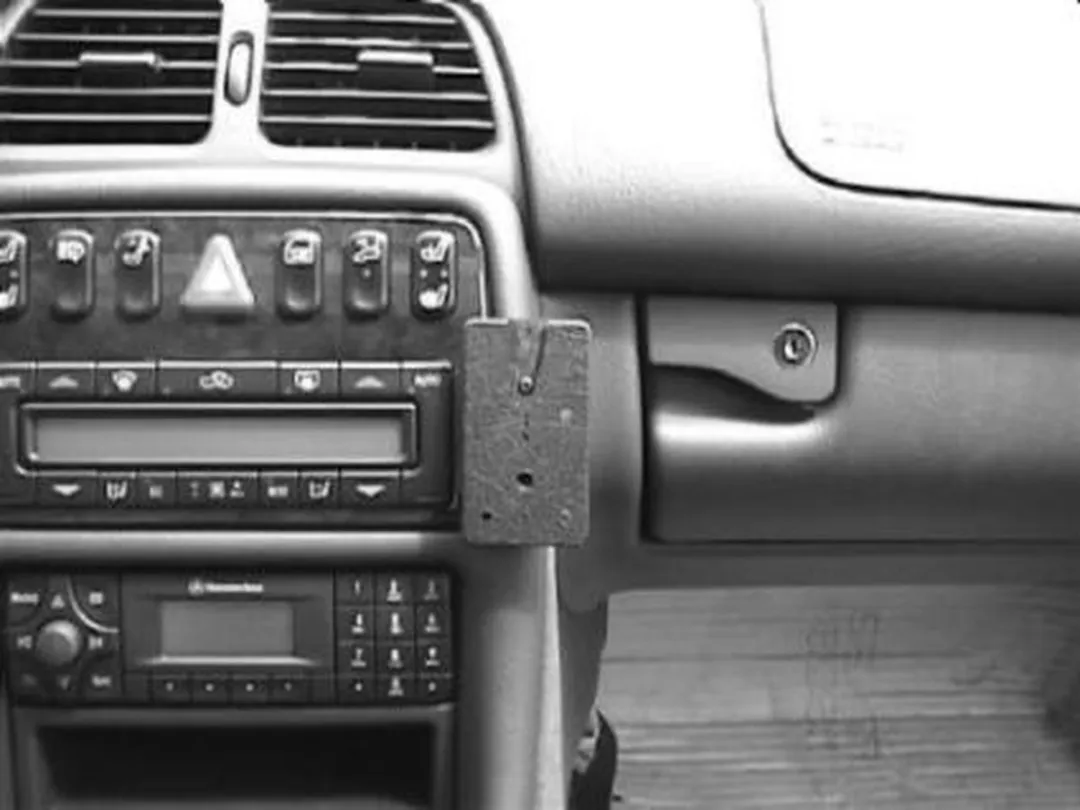 Brodit Angled Mount MB CLK-klasse 97-01 - 852649 - afbeelding 5 van 6