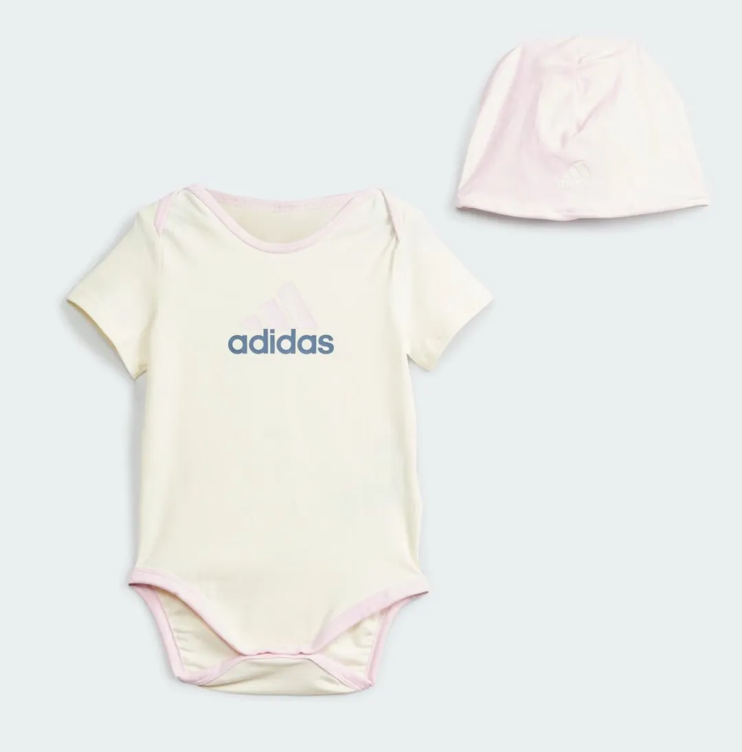 Adidas Rompertje met mutsje