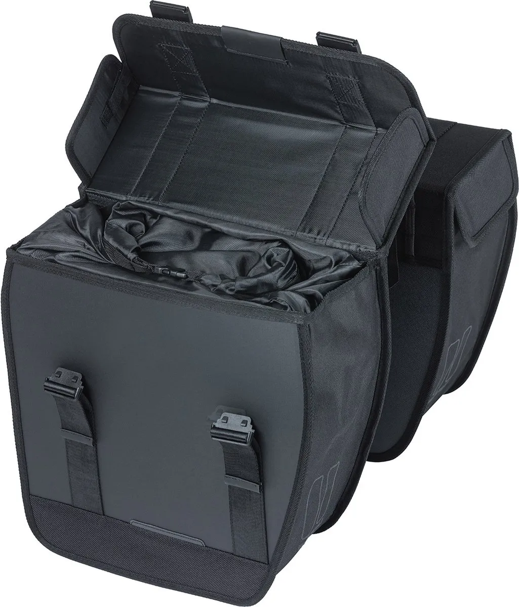 Basil Tour Waterproof Fietstas 28L - Zwart