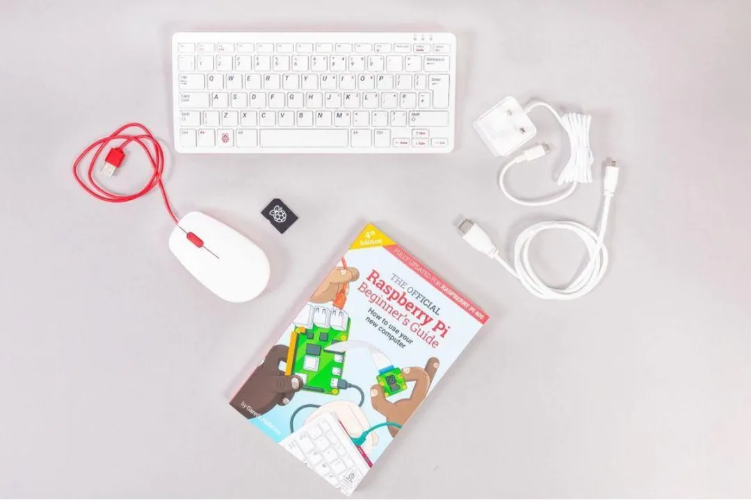 Raspberry Pi 400 Kit - 32GB microSD - QWERTY - afbeelding 3 van 4