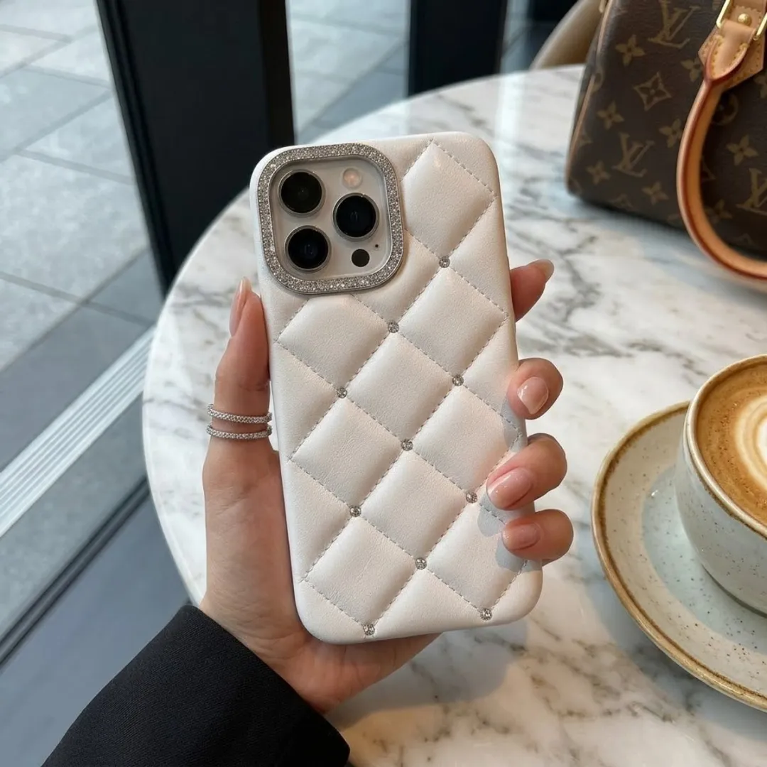 NUVEX iPhone 17 Pro Max Hoesje - Wit met strass