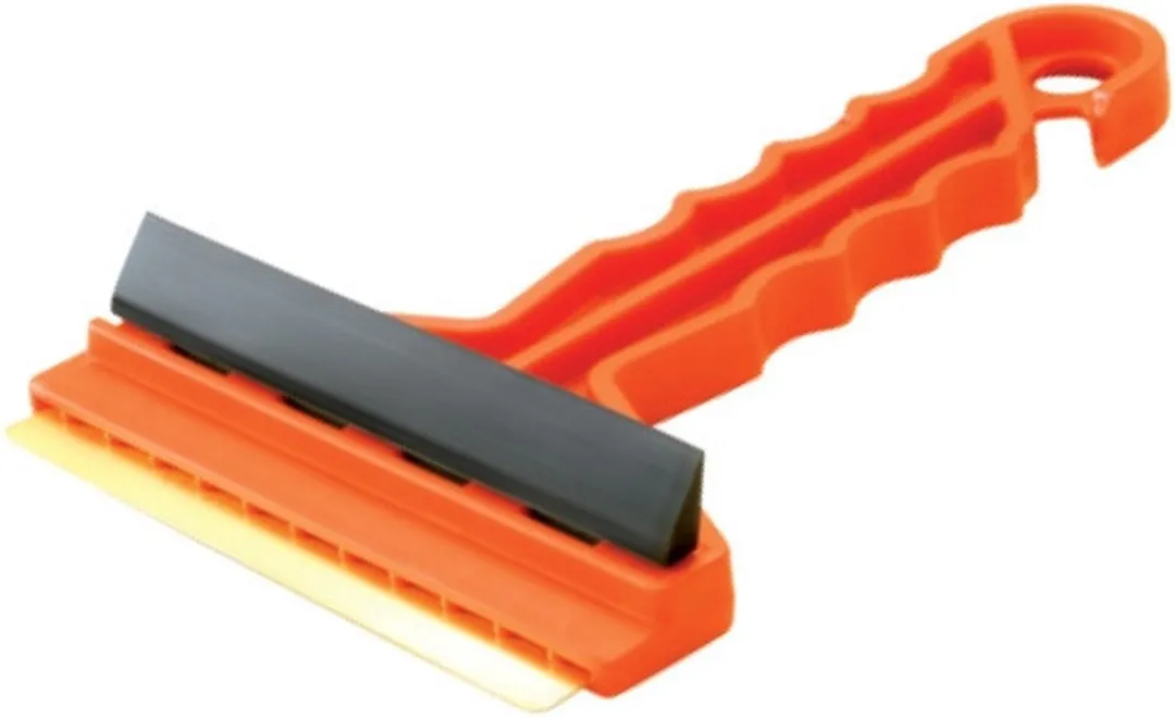 IJskrabber / autoraam krabber - 2x stuks - rood - kunststof - met hard blad - rubberen trekker - 9 x 16 cm - ruiten - sneeuw en ijsvrij maken