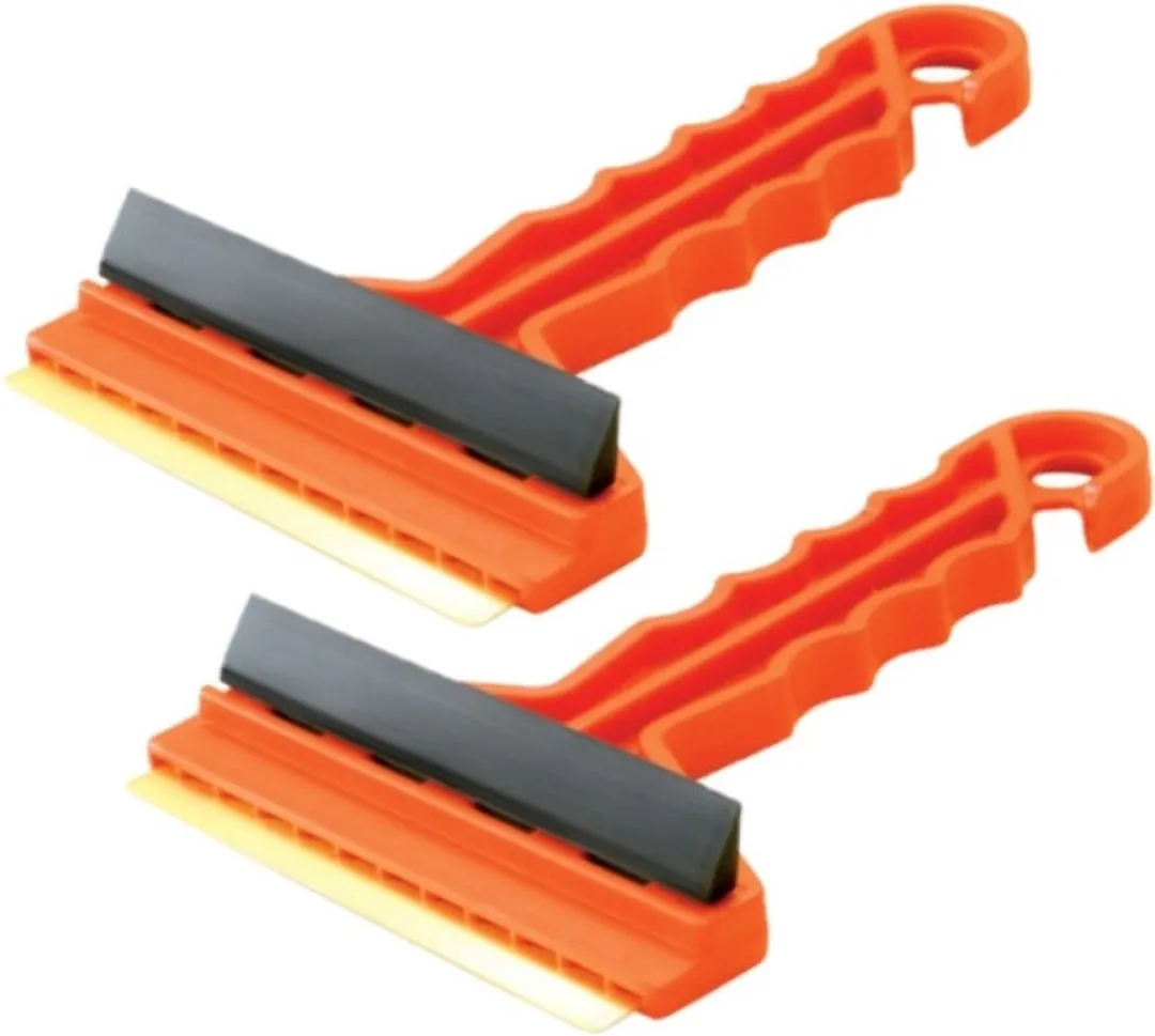 IJskrabber / autoraam krabber - 2x stuks - rood - kunststof - met hard blad - rubberen trekker - 9 x 16 cm - ruiten - sneeuw en ijsvrij maken