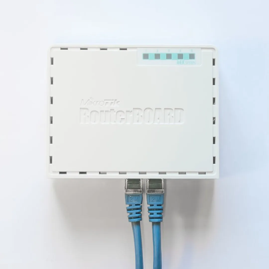 MikroTik RouterBOARD RB750GR3 - 5x LAN 1Gbps