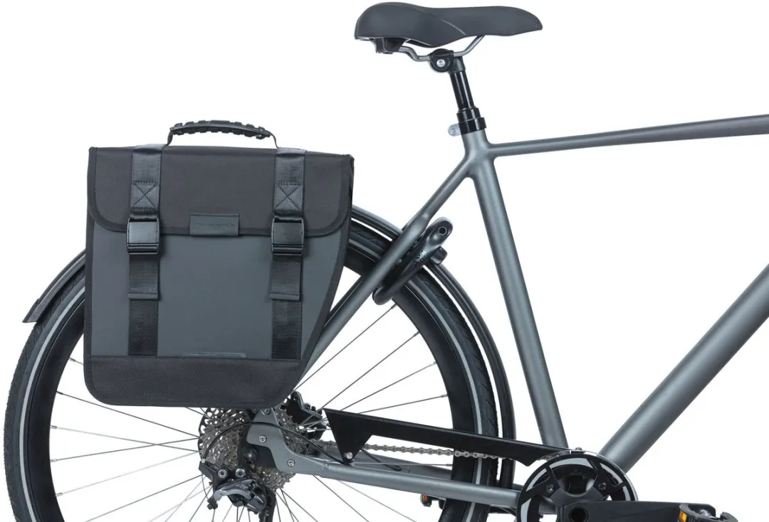 Basil Tour Waterproof Fietstas 14L - Zwart