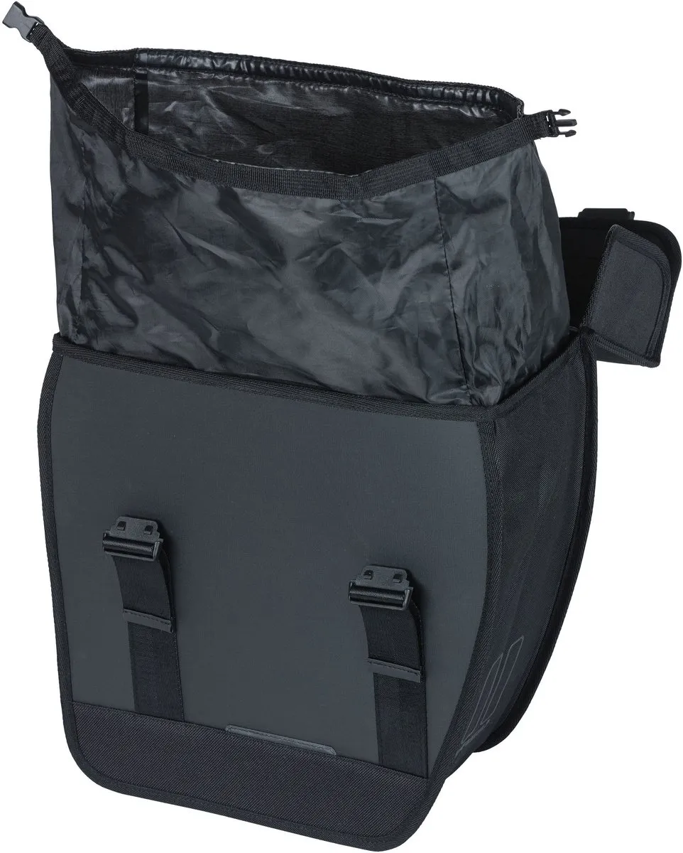 Basil Tour Waterproof Fietstas 14L - Zwart