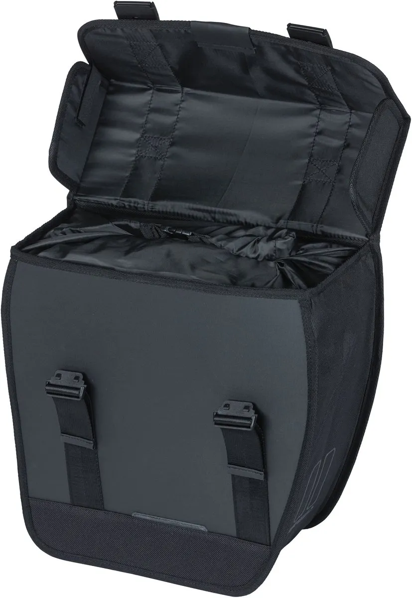 Basil Tour Waterproof Fietstas 14L - Zwart