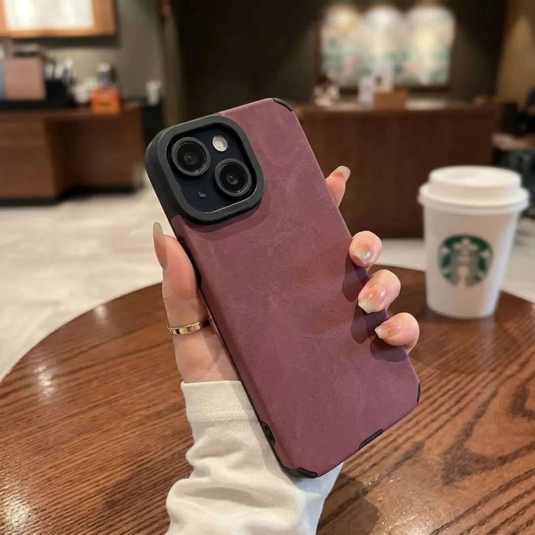 NUVEX Bordeaux Paars Mat Hoesje iPhone 15 - Camera Bescherming