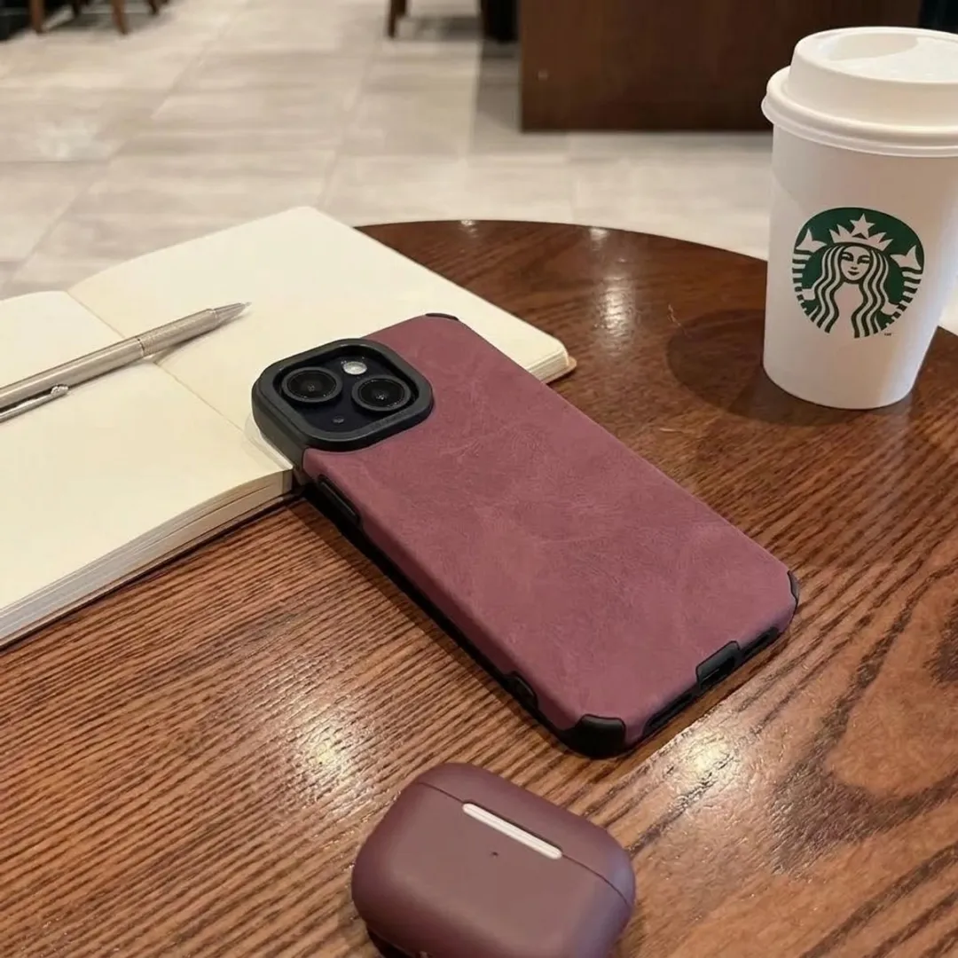 NUVEX Bordeaux Paars Mat Hoesje iPhone 15 - Camera Bescherming