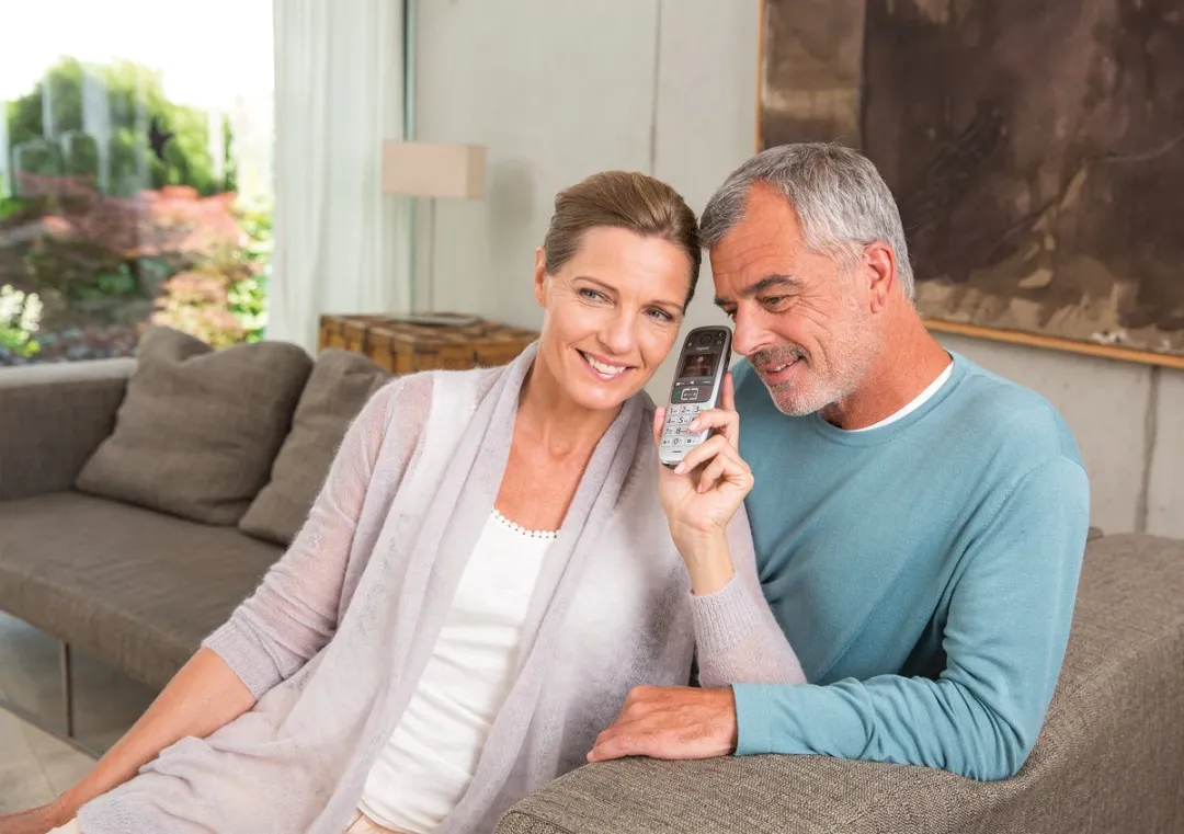 Gigaset E560A - Duo DECT telefoon - Antwoordapparaat - Ideaal voor thuis en werk - duidelijke geluid - duidelijk scherm en contrast - Zilver