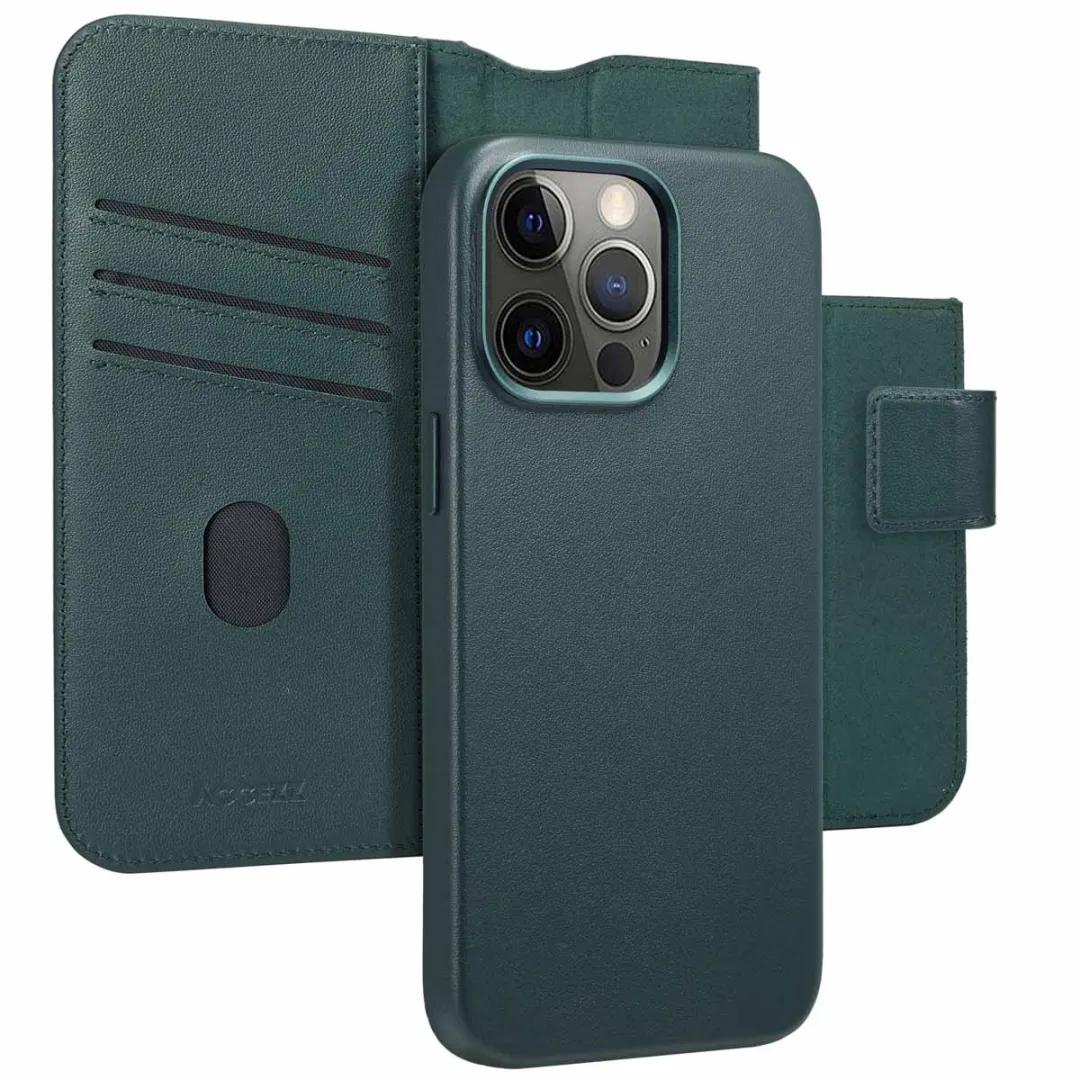 Accezz Hoesje iPhone 15 Pro Max - Leather Bookcase 2-in-1 - 3 Pasjes - Donkergroen