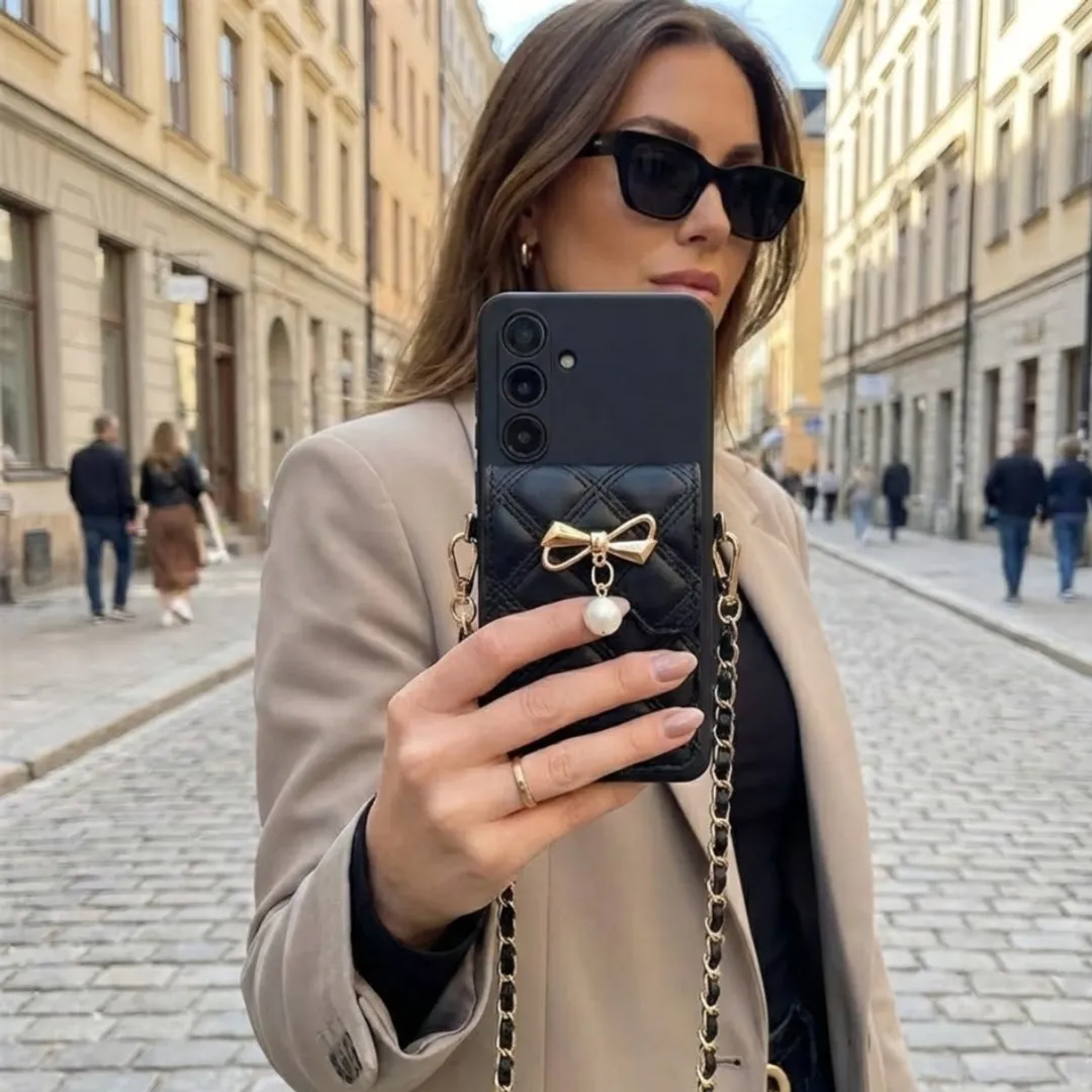 NUVEX Zwart Telefoonhoesje Samsung Galaxy S24 - Lederlook met goudkleurige strik - 2 Pasjes