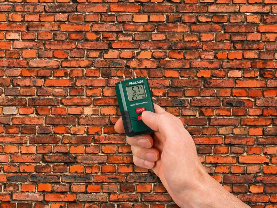 Parkside Vochtigheidsmeter - Bouw en Houtvochtigheidsmeter - Voor het eenvoudig meten van vocht in hout, muren en bouwmateriaal - Weergave van de vochtigheidsgraad in % via groot LC-display - Met een meetbereik van 0-44% - Temperatuurweergave