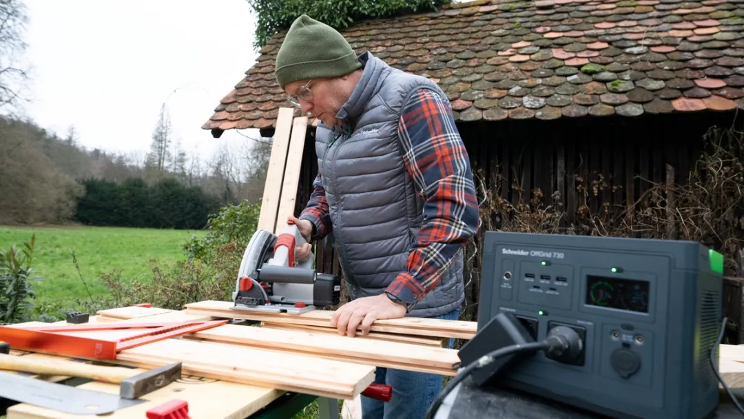 APC OffGrid Portable Power Station 517Wh - 749W