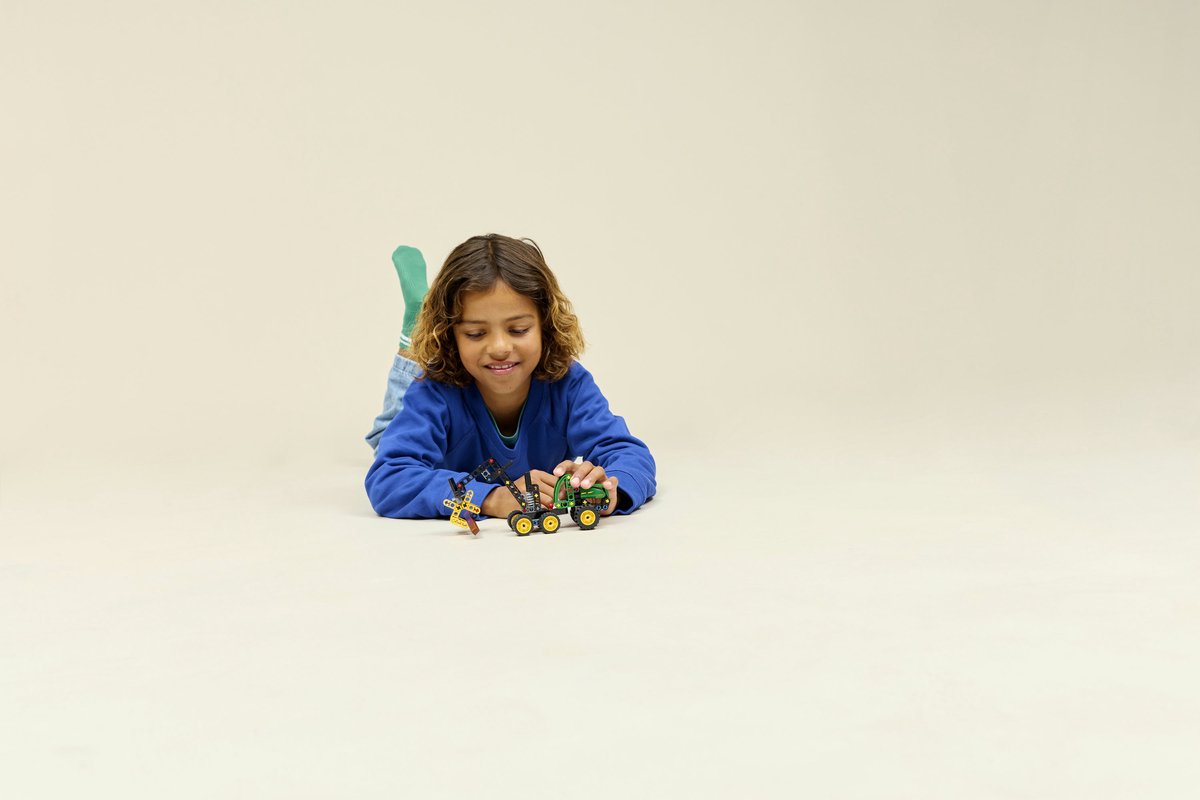 LEGO® Technic John Deere 1470H Houtoogstmachine - Werkende Klauw en Boomstam - Modelbouwspeelgoed - 42218