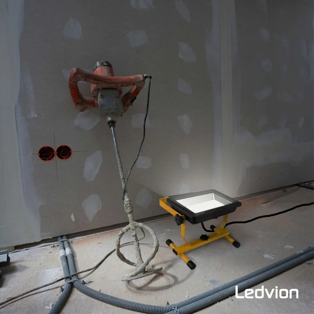 LEDVION LV50029 LED Bouwlamp 100W IP65 - 6500K Geel