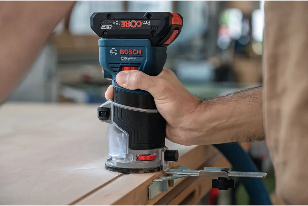 Bosch Professional GKF 18V-8 Accu Kantenfrees - Zwart/Blauw/Zilver