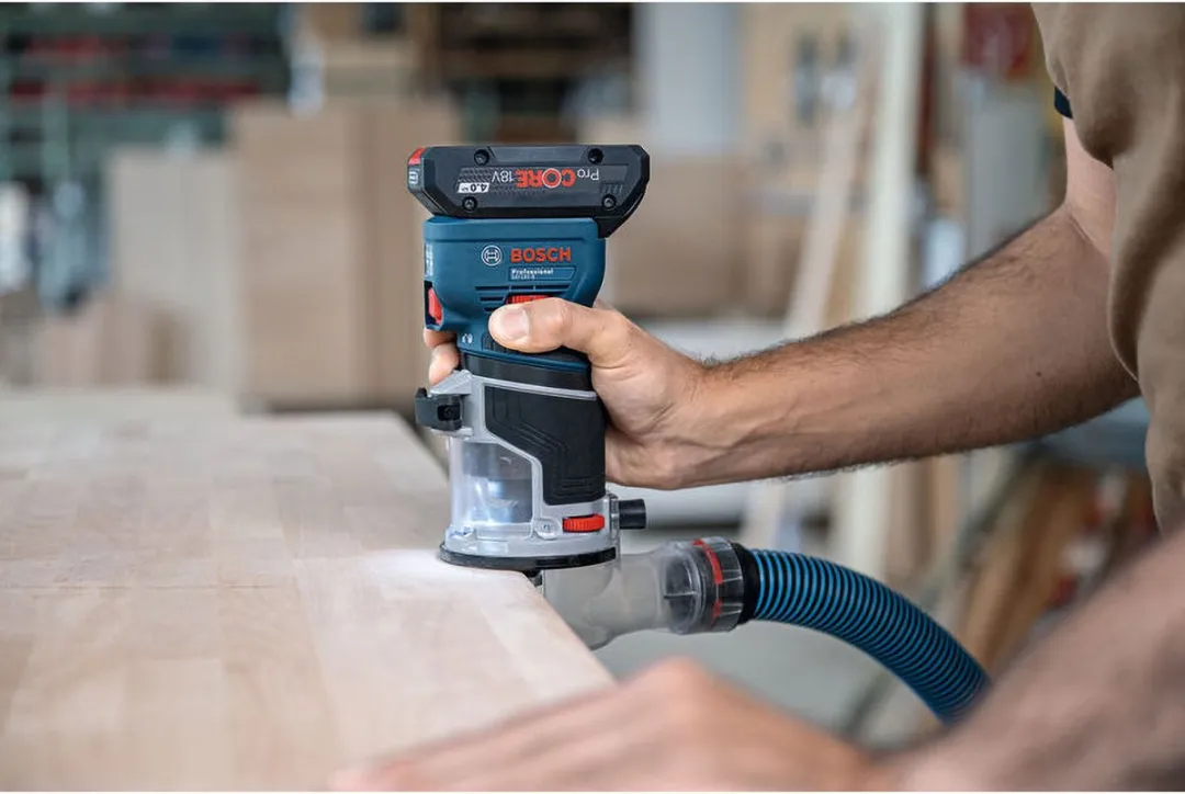 Bosch Professional GKF 18V-8 Accu Kantenfrees - Zwart/Blauw/Zilver