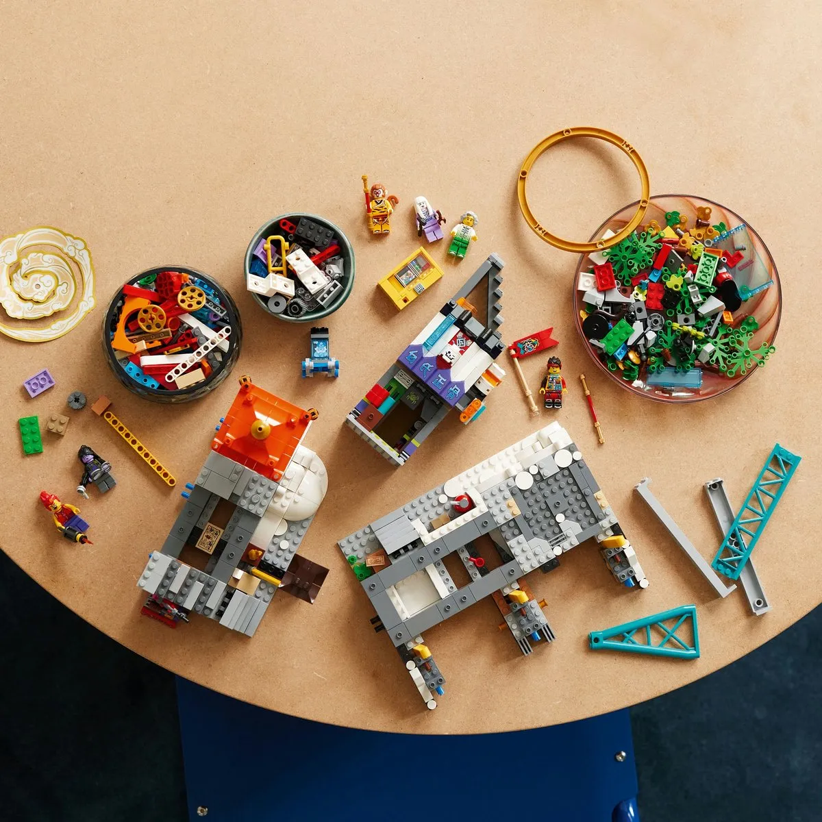 LEGO Monkie Kid Megapolis City 5th Anniversary 80054 - Bouwpakket - 2330 Stuks