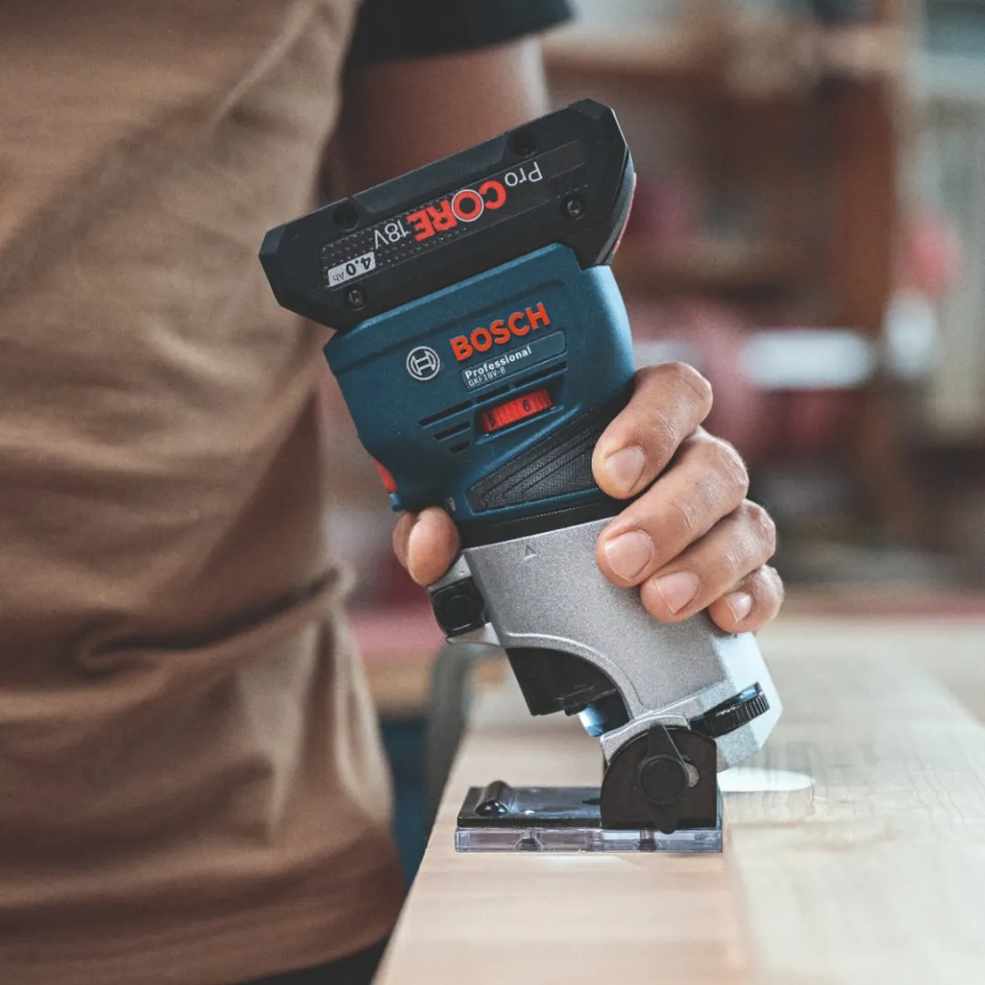 Bosch Professional GKF 18V-8 Accu-kantenfrees 8mm - Blauw/Zwart - afbeelding 4 van 6