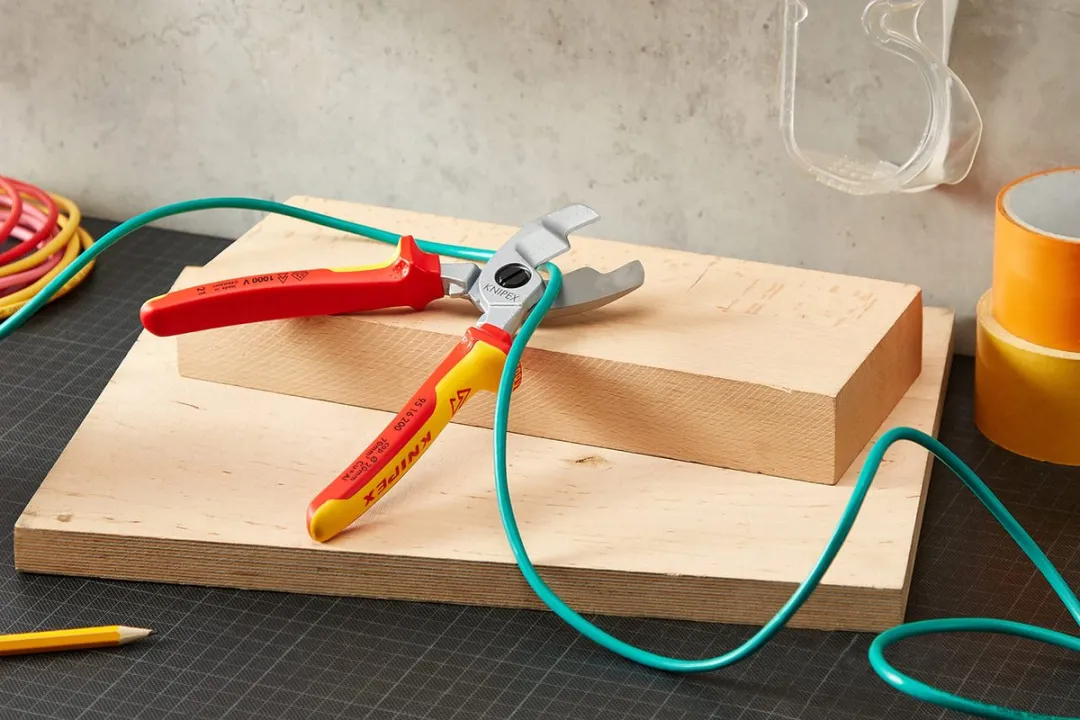 Knipex 95 16 200 Kabelschaar VDE