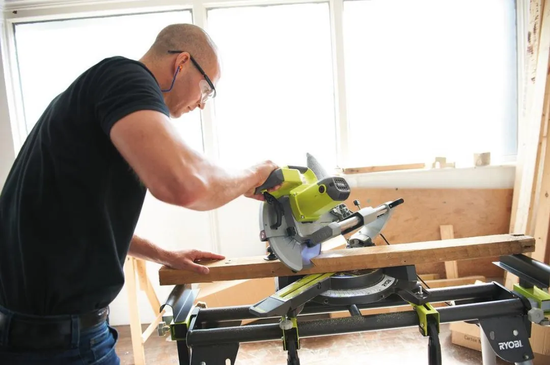 Ryobi EMS216L Afkortzaag 216mm 1200W