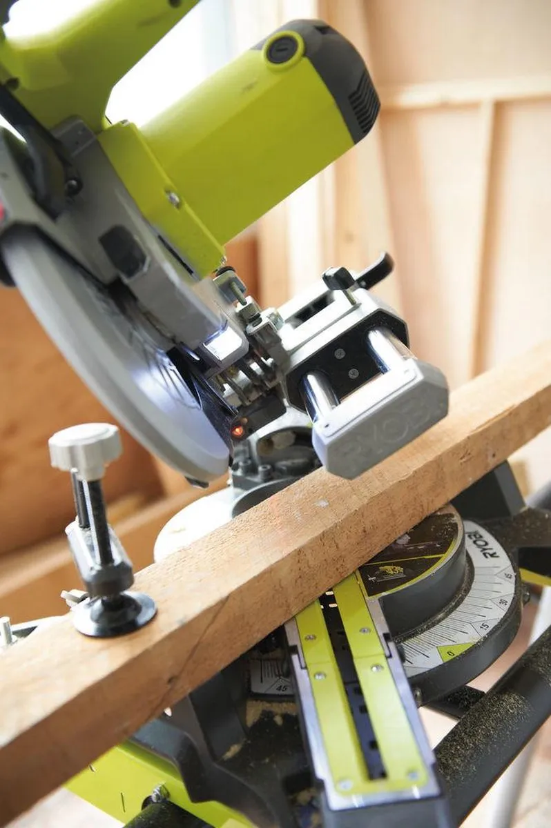 Ryobi EMS216L Afkortzaag 216mm 1200W