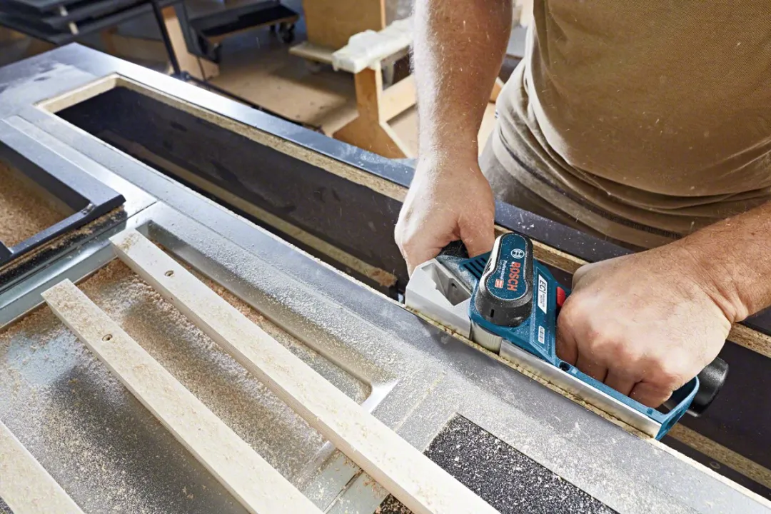 Bosch Professional GHO 12V-20 Schaafmachine - met L-BOXX