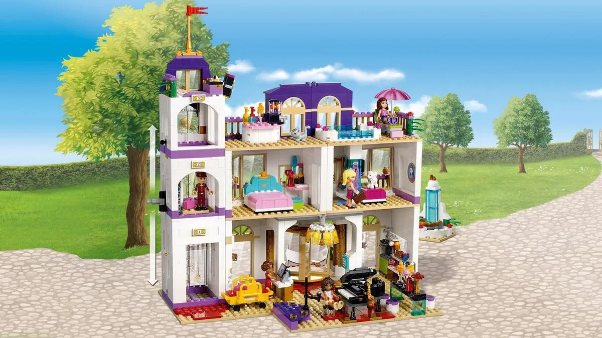 LEGO Friends Grand Hotel 41101 - 1552 Stukken - 5 Minifiguren - Paars