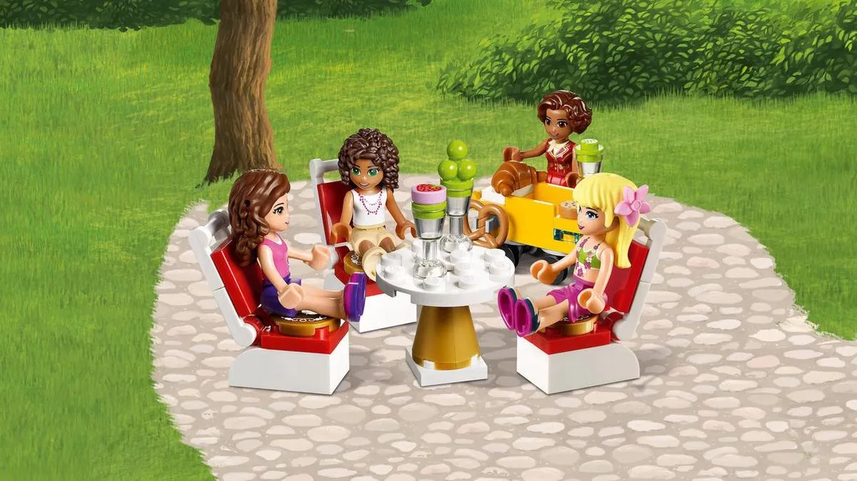 LEGO Friends Grand Hotel 41101 - 1552 Stukken - 5 Minifiguren - Paars