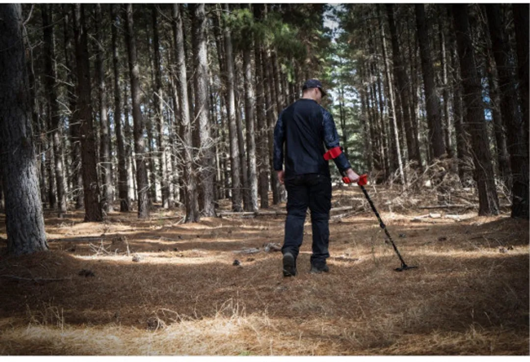 Minelab Vanquish 340 Metaaldetector - 10cm Spoel - Rood/Zwart