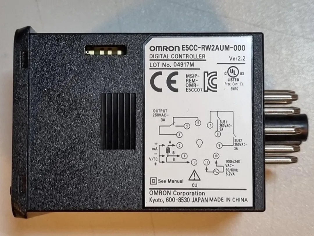 Omron E5CC-RW2AUM-000 Temperatuurregelaar - Zwart