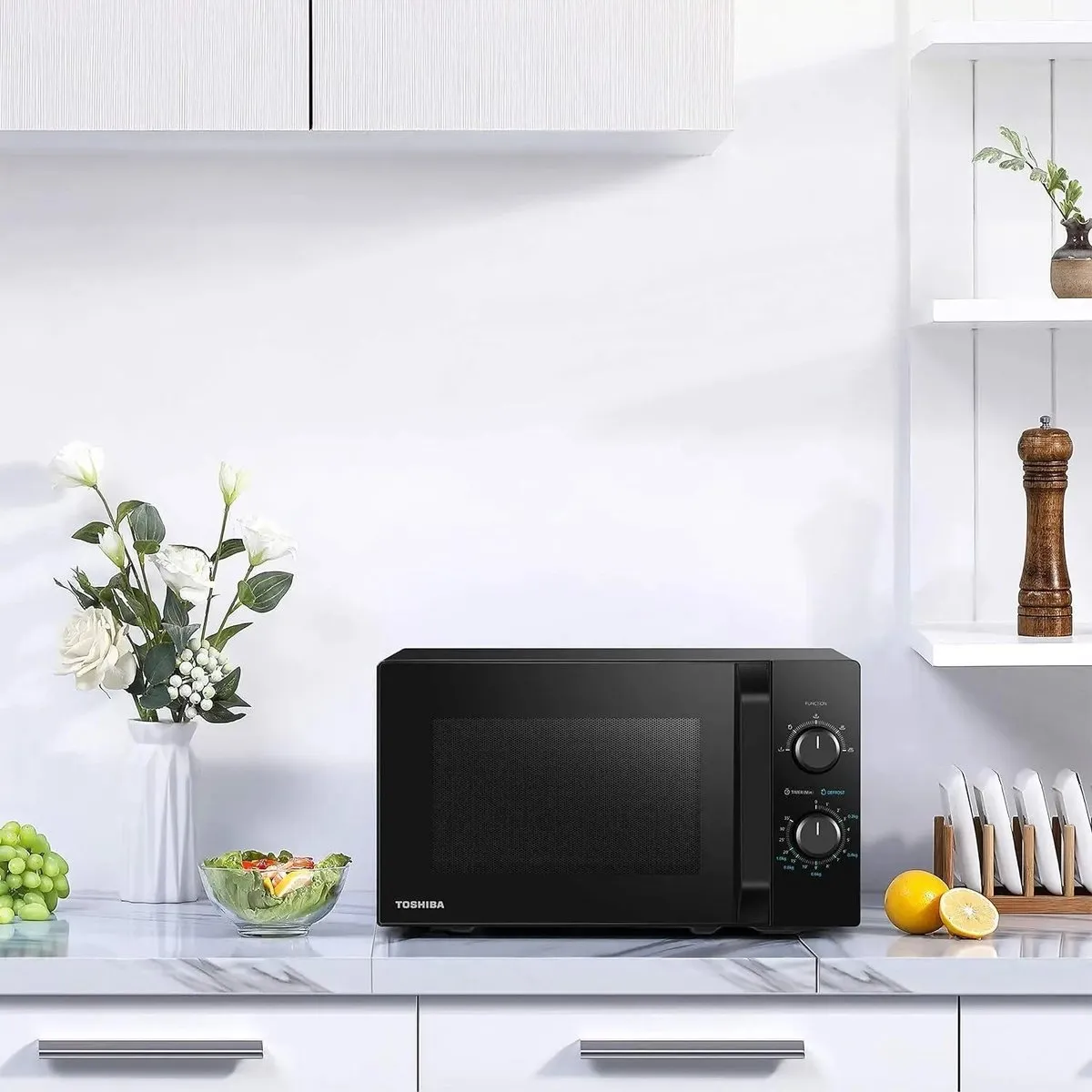 Toshiba Magnetron - 20 L - 800 W - 5 Vermogensniveaus - Met Praktische Ontdooifunctie - Led-Verlichting - Zwart