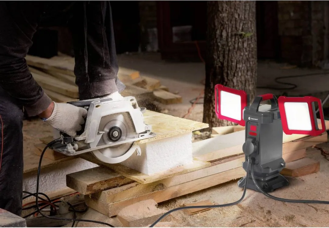 TOOLCRAFT TO-7843725 LED-Bouwlamp 40W Natuurwit - 112 Lichtpunten - Zwart-rood