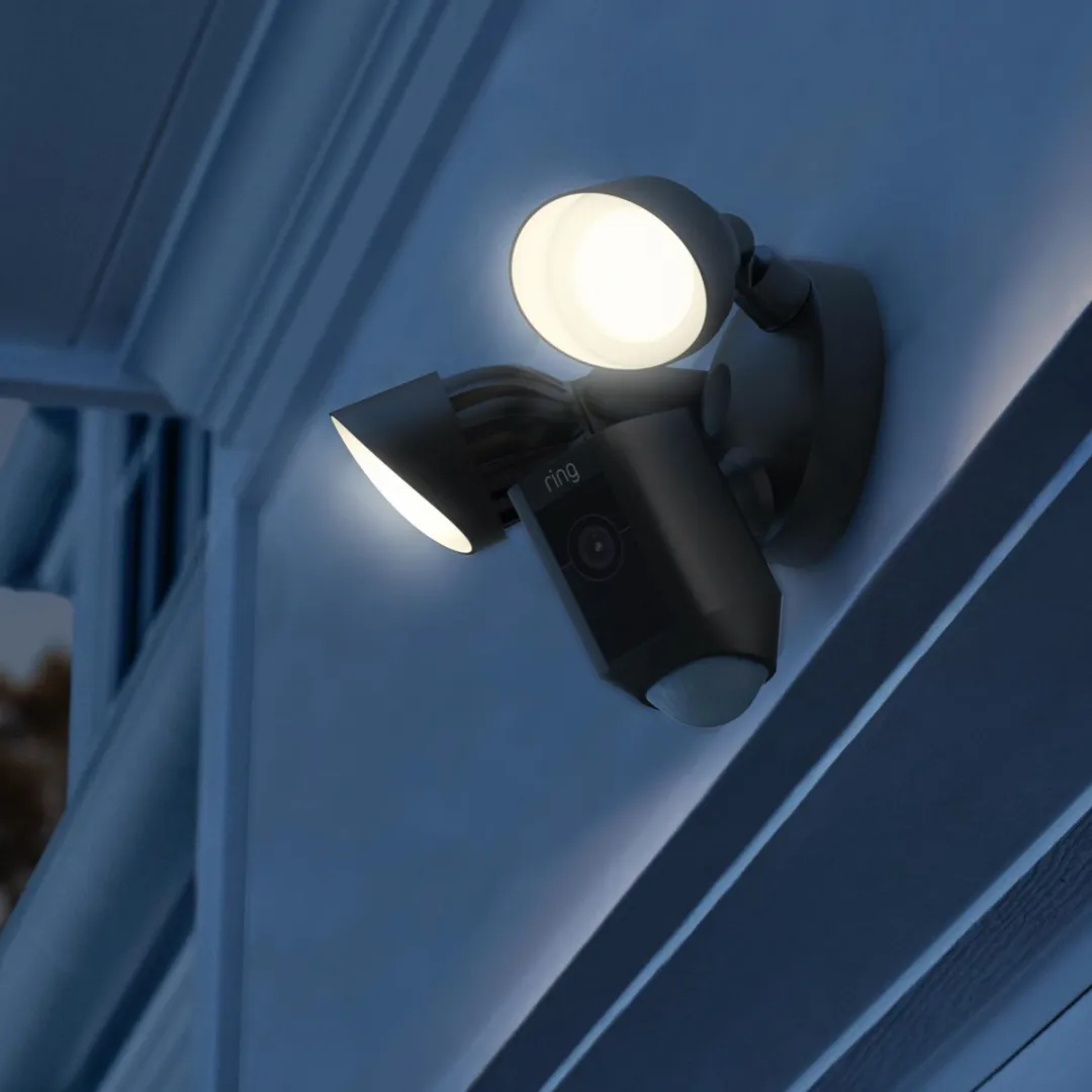 Ring Floodlight Cam Wired Plus - Zwart