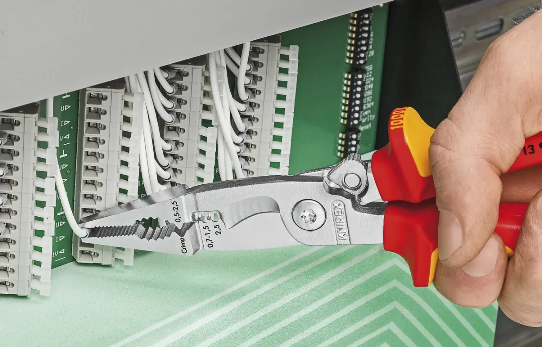 Knipex 1386200 Installatietang 200mm - Rood