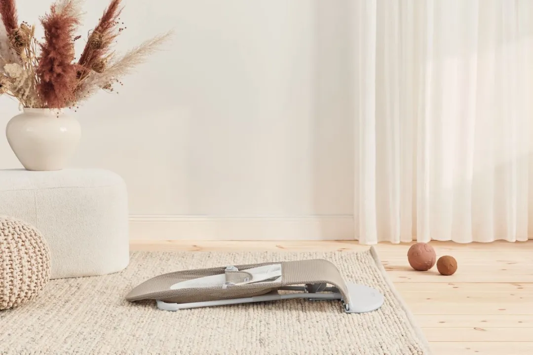 BabyBjörn Wipstoel Balance Soft - Mesh - Grijsbeige-Wit - Ergonomisch - Verstelbaar - Inklapbaar