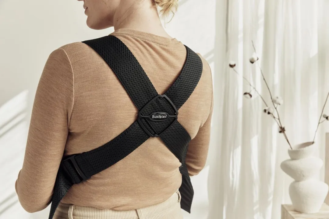 BabyBjörn Draagzak Mini - 3D Mesh - Zwart - Buikdrager – Heupvriendelijk – Gebruiksvriendelijk