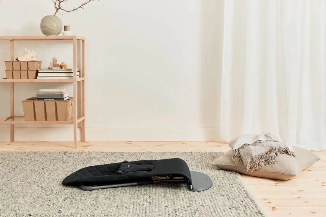 BabyBjörn Wipstoel Bliss - Geweven klassiek quilt - Zwart - Ergonomisch - Verstelbaar - Inklapbaar