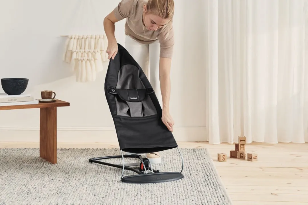 BabyBjörn Wipstoel Balance Soft - Zwart-Donkergrijs
